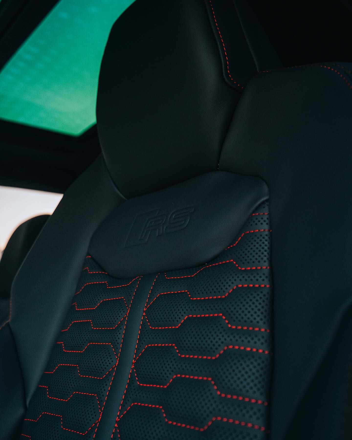 Lakierowane elementy wnętrza Audi RSQ8 chronione folią
