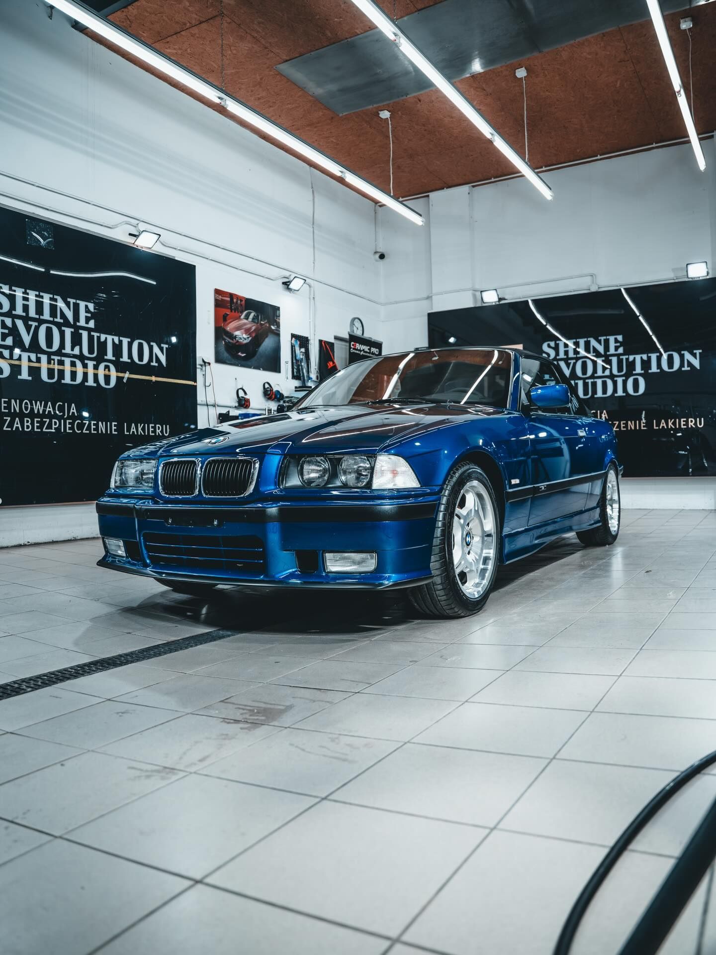 Maska BMW E36 Cabrio po polerowaniu maszynowym
