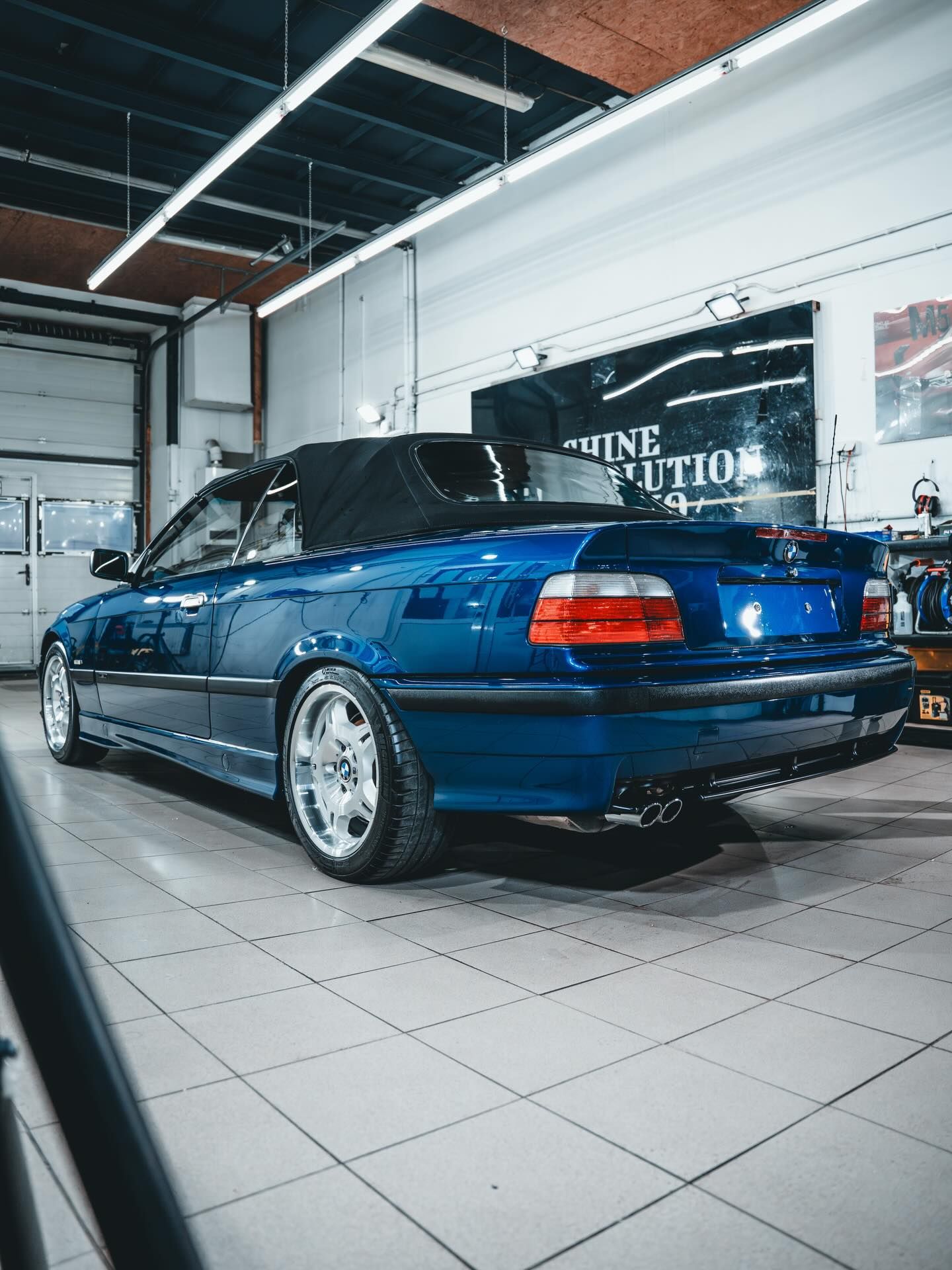 Bok BMW E36 Cabrio zabezpieczony folią PPF