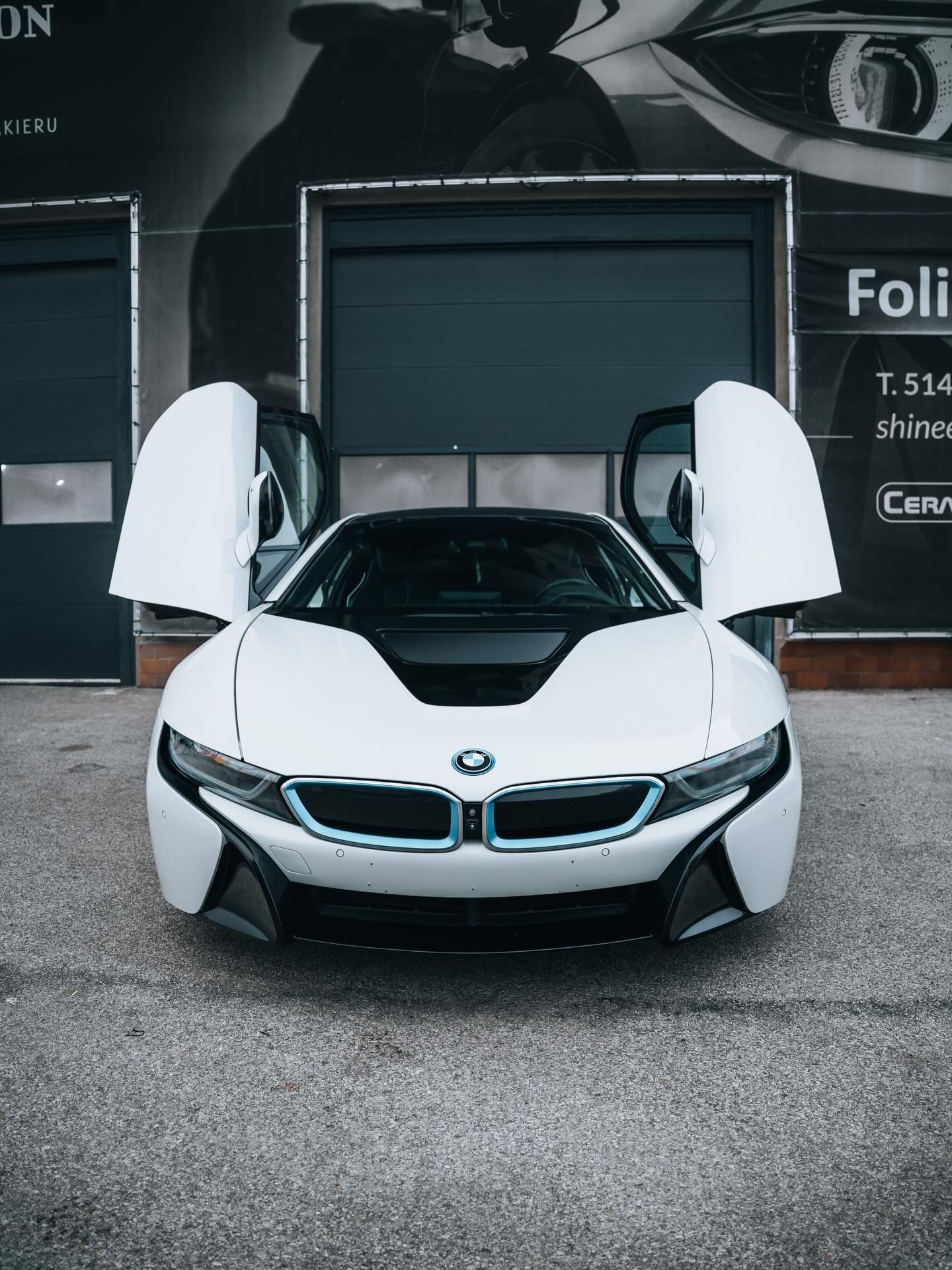 Odbicia w lakierze BMW i8 po korekcie