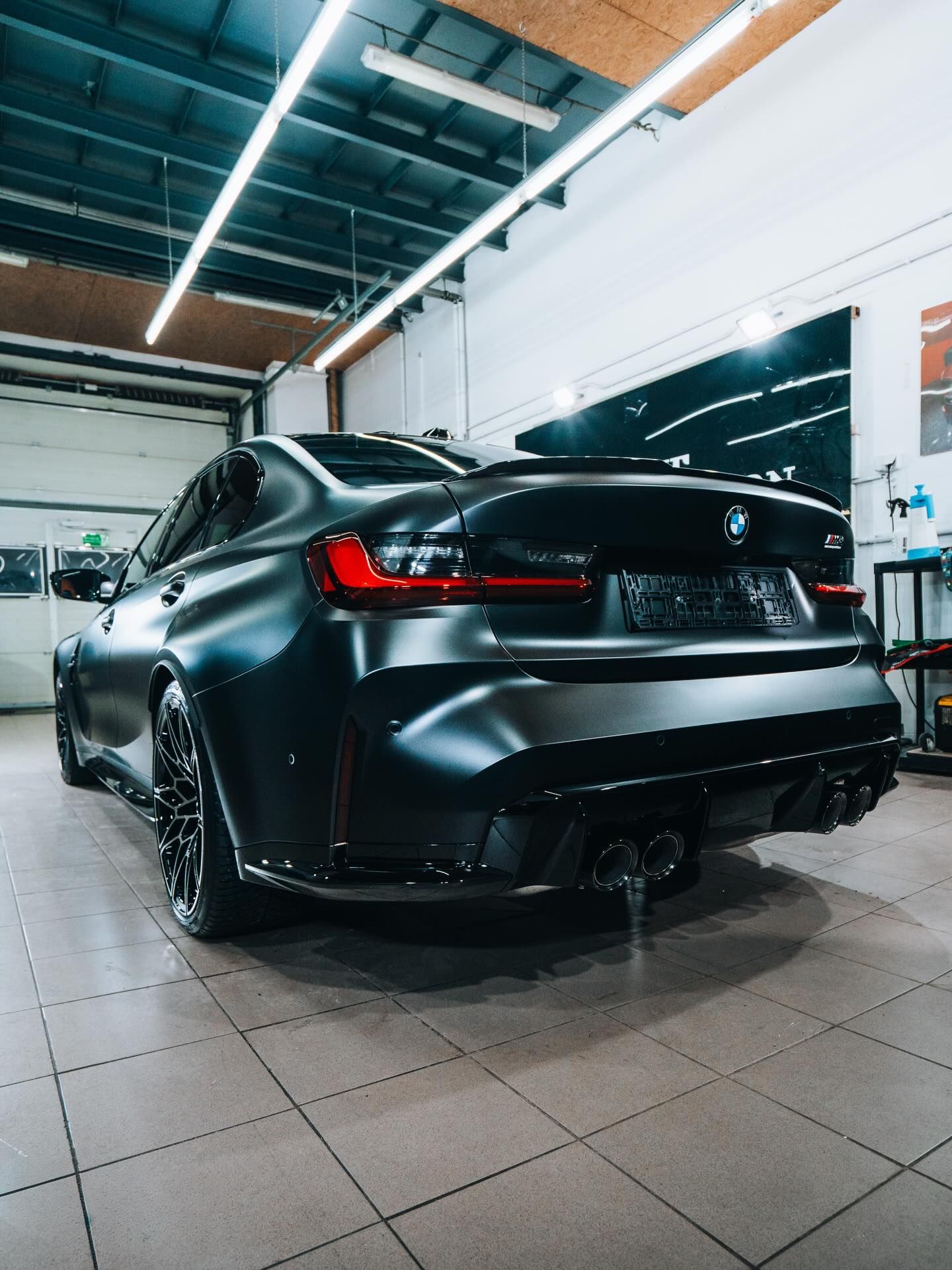 Bok BMW M3 z satynowym wykończeniem folii PPF