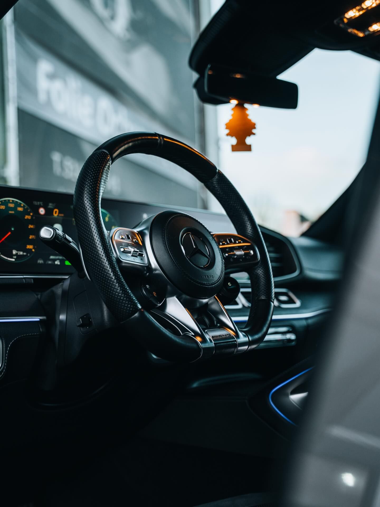 Wnętrze Mercedesa GLS 63 AMG po detailingu