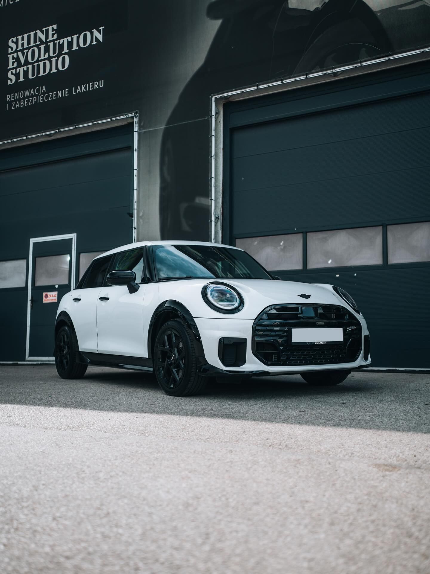Wnętrze Mini Cooper JCW po zabezpieczeniu tapicerki
