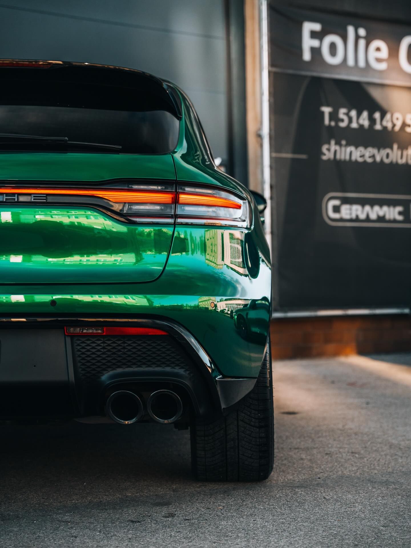 Tył Porsche Macan T w nowym kolorze