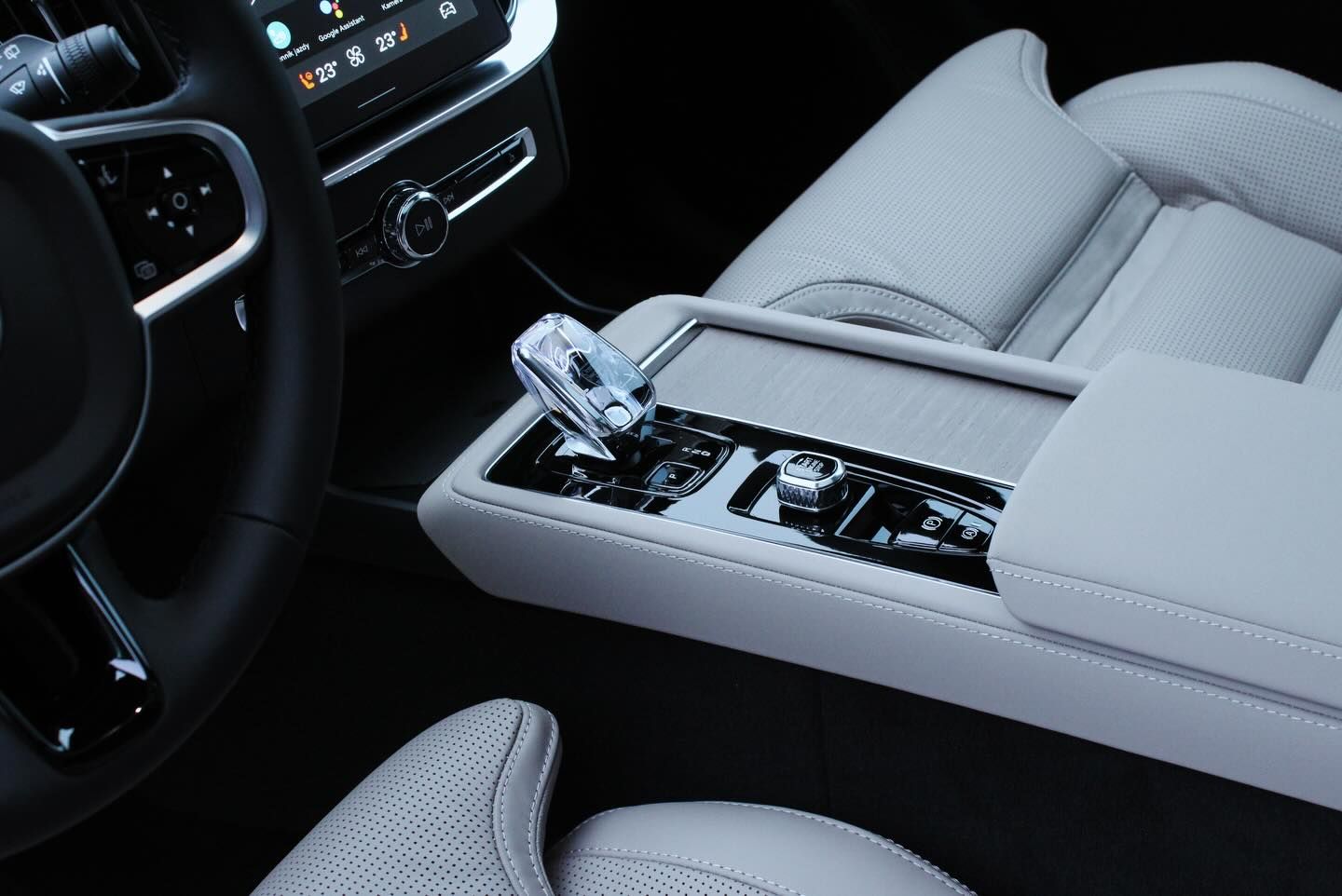 Przód Volvo XC90 po dechromingu