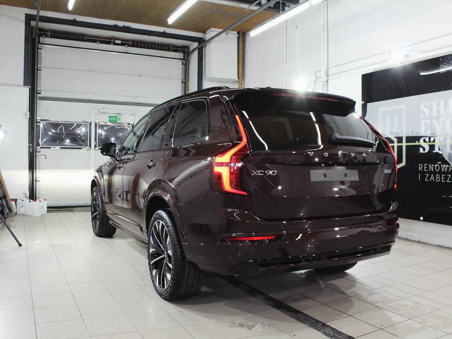 Bok Volvo XC90 zabezpieczony folią PPF
