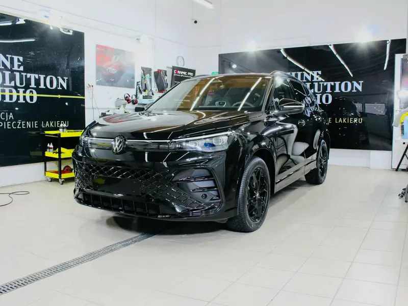 Auto po aplikacji folii ochronnej PPF w studiu detailingu w Kielcach