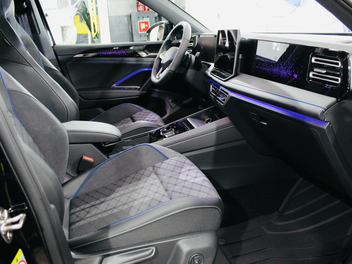 Przód VW Tiguan R z folią ochronną